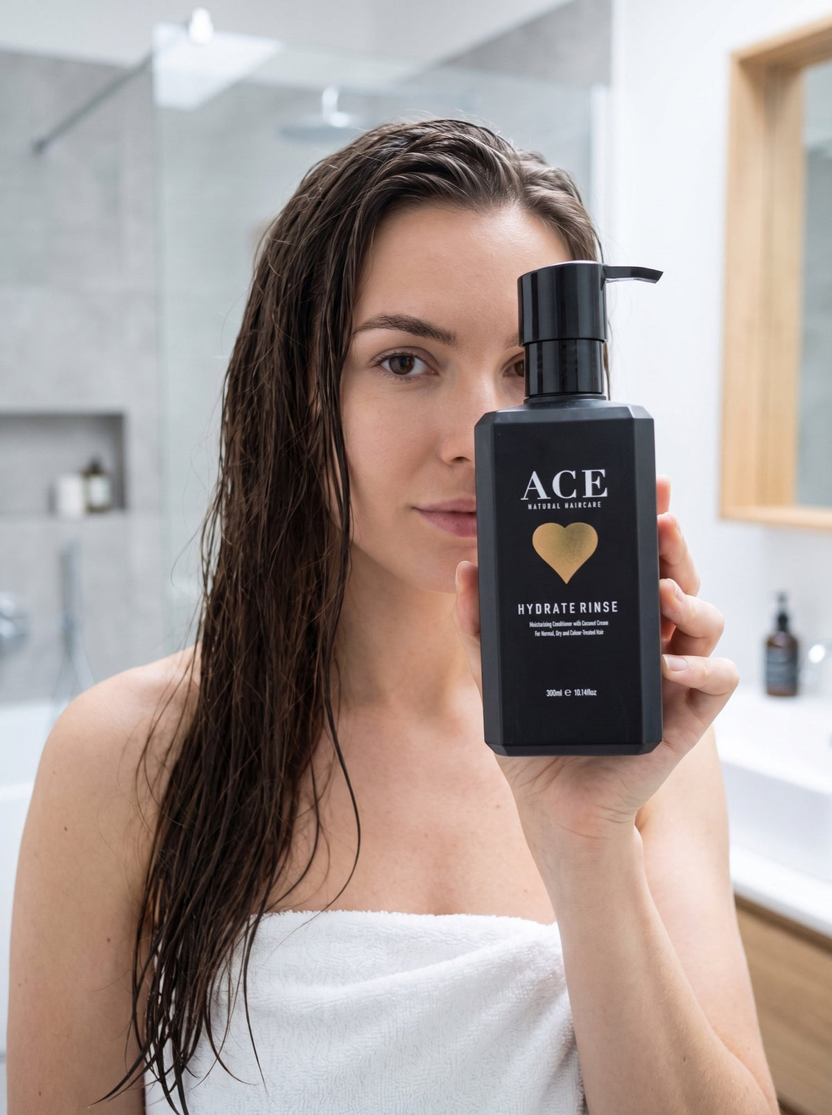 ACE Hydrate Rinse återfuktande balsam 300 ml – används av modell