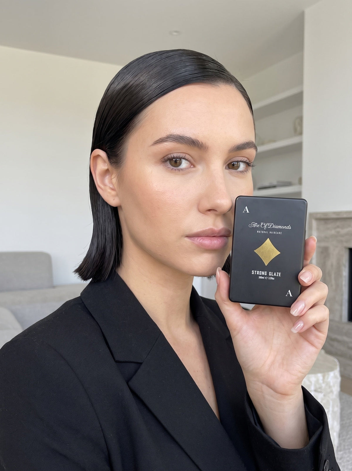 ACE of Diamonds Strong Glaze hårvax 100 ml – används av modell