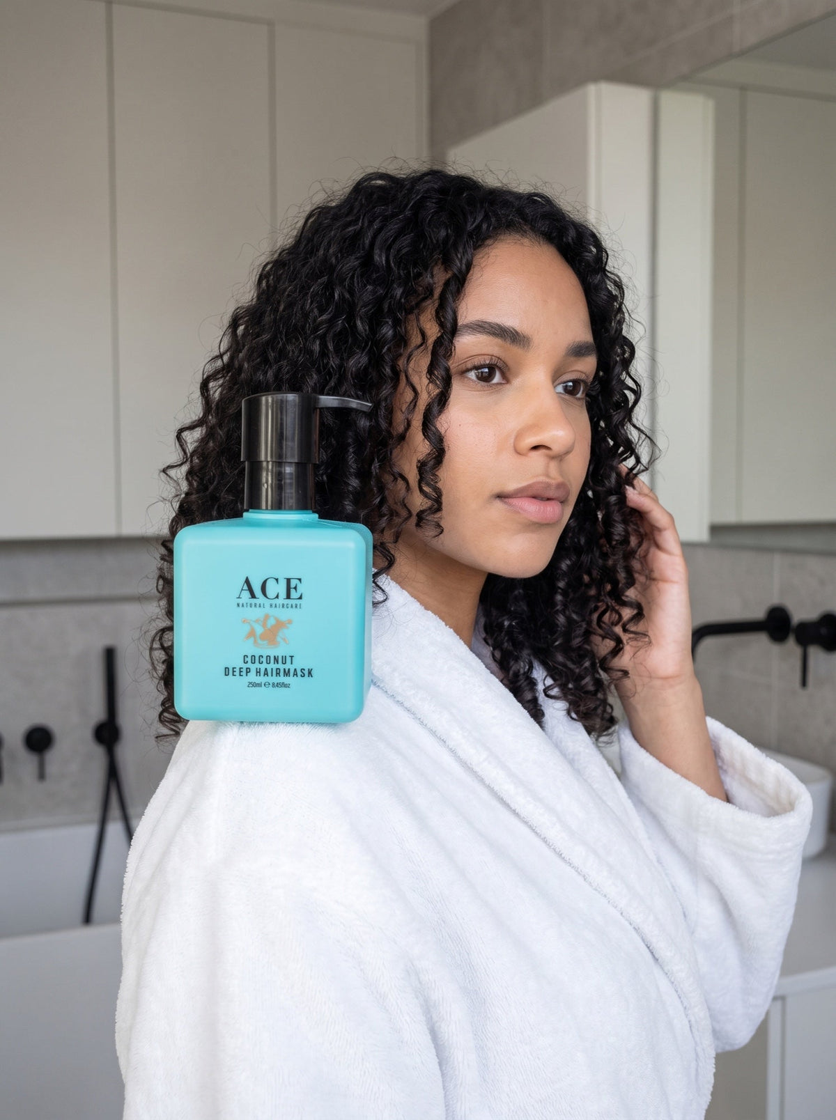 ACE Coconut Deep Hair Masque hårinpackning 250 ml – används av modell